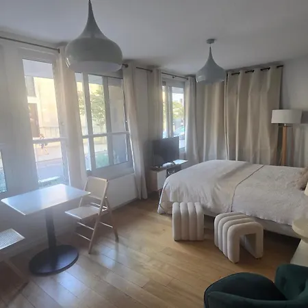 Studio7eme Apartment *